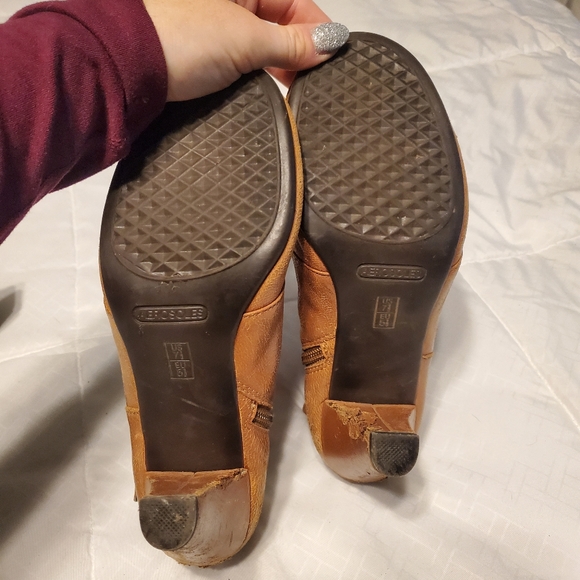 Aerosoles Leather Boot. 7.5. Light Brown. - Picture 4 of 6